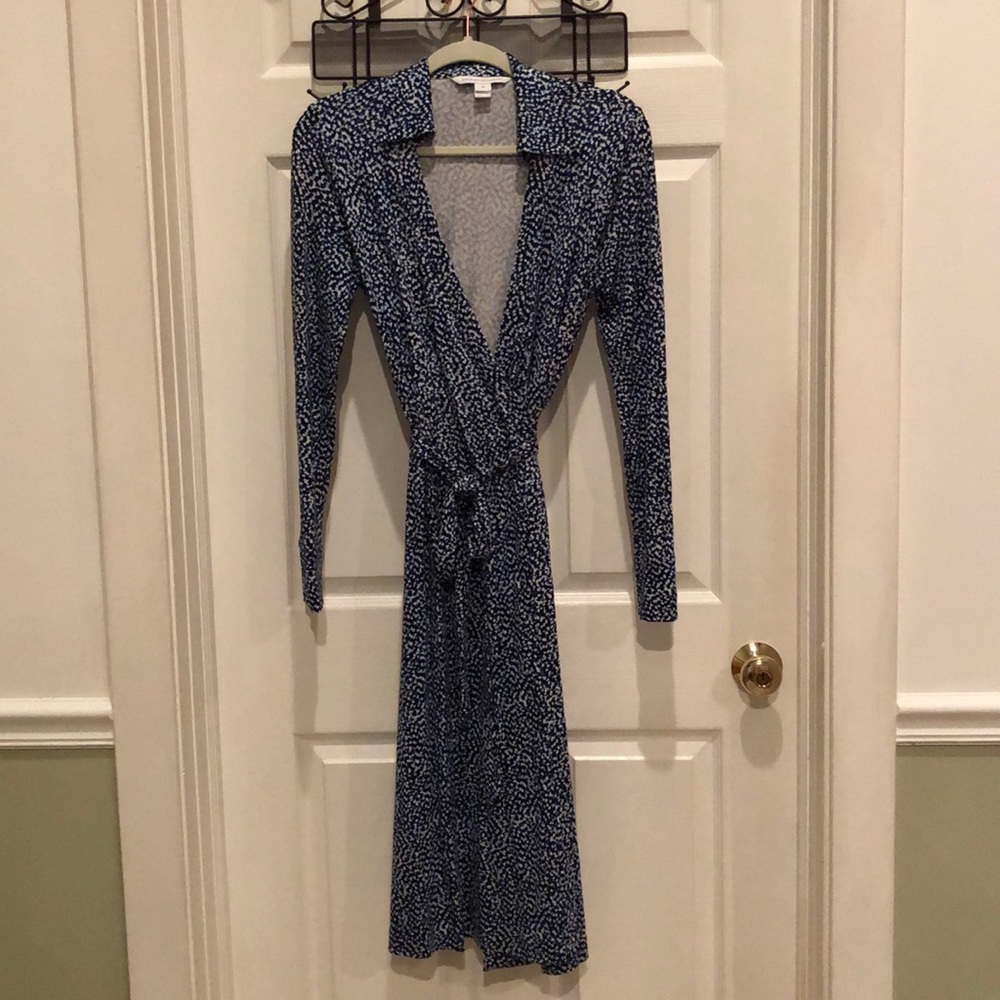 Beautiful DVF silk wrap dress true classic